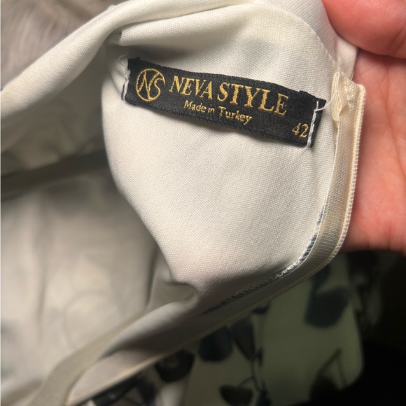 Modest dress super cute worn once SIZE MEDIUM - Picture 6 of 6